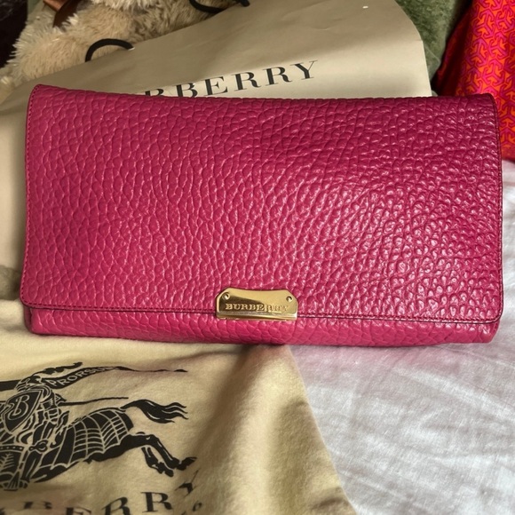 Burberry Pink Leather mildenhall bag with Gold Hardware - Picture 1 of 12